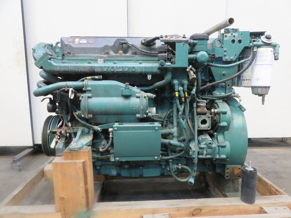 VOLVO PENTA D9A-2A Diesel Engine - POOL TRADING