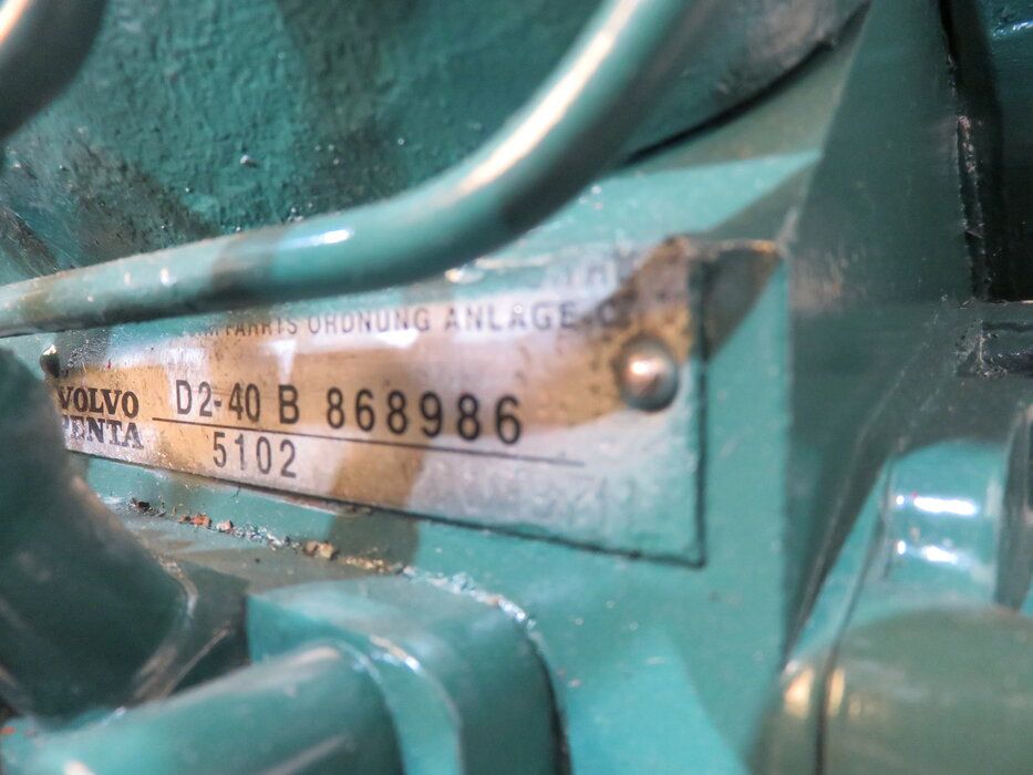 VOLVO PENTA D2-40B Diesel Engine - POOL TRADING
